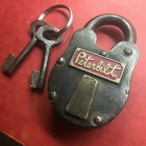peterbilt-1944-style-iron-lock-heavy-trucking-semi-truck-vintage-emblem-logo